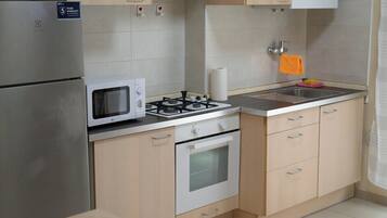 Frigorifero, microonde, forno, piano cottura