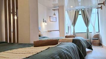 Familien-Zweibettzimmer, Bergblick | Laptopgeeigneter Arbeitsplatz, kostenloses WLAN