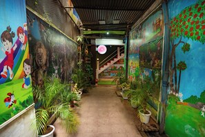 Entrée de l’hébergement