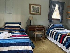 3 bedrooms, desk, iron/ironing board, free WiFi