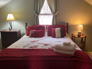 3 bedrooms, desk, iron/ironing board, free WiFi