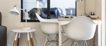 Bedroom 1: Ensuite: Free Wifi : AirCon : QueenBed