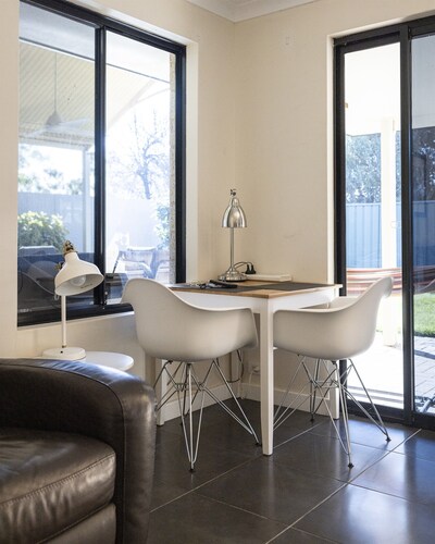 Bedroom 3: Free WIFI, 2 Single Beds, Ceiling Fan