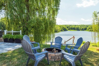Private Summer Waterfront Escape- Swimming, Fishing, SUPs, Hot Tub & Sauna