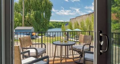 Private Summer Waterfront Escape- Swimming, Fishing, SUPs, Hot Tub & Sauna