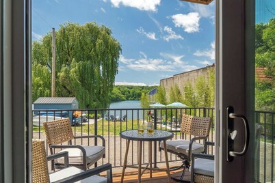 Private Summer Waterfront Escape- Swimming, Fishing, SUPs, Hot Tub & Sauna