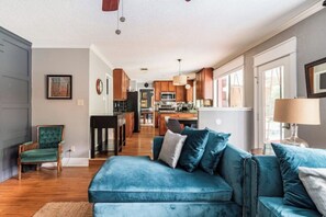 Smart TV, fireplace, books, stereo