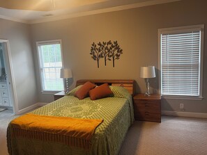 3 bedrooms, iron/ironing board, WiFi, bed sheets - Charming 3-bed, 2-bath house in Mableton with Wi-Fi, seasonal pool, firepit (Mableton)