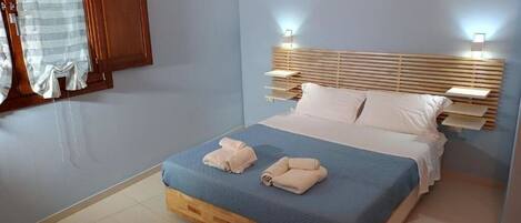 1 slaapkamer, een strijkplank/strijkijzer, reisbedje, gratis wifi