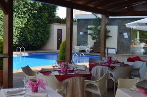 Piscine extérieure (ouverte en saison)