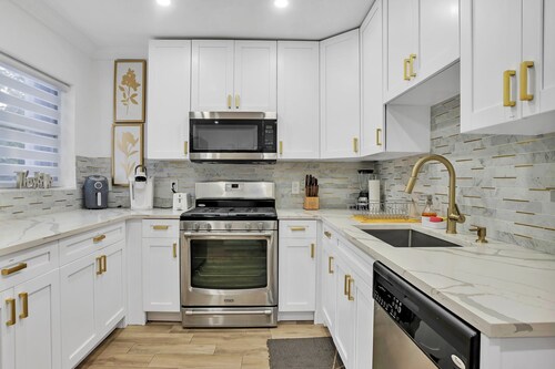 Delray Bch Retreat-heated pool mini Golf 5 min to Downtown & Beach, Pet friendly