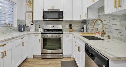 Delray Bch Retreat-heated pool mini Golf 5 min to Downtown & Beach, Pet friendly