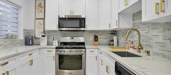 Delray Bch Retreat-heated pool mini Golf 5 min to Downtown & Beach, Pet friendly