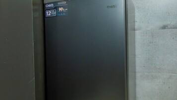 Comfort appartement, uitzicht op heuvels | Privékeuken | Een microgolfoven, een oven, een kookplaat, kookgerei, borden en bestek