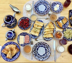 Ferdiglaget frokost er inkludert hver dag