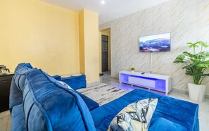 Deluxe Apartment, City View | Living area | 24-inch Smart TV with digital channels - Lux Suites PJ's Apartments Ruiru  (Ruiru)