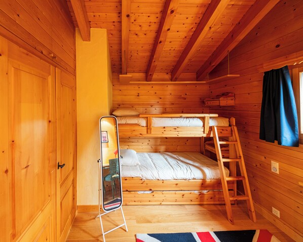 4 quartos, ferros/tábuas de passar roupa, Wi-Fi, roupa de cama