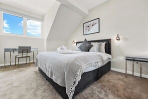 3 bedrooms, iron/ironing board, WiFi, bed sheets