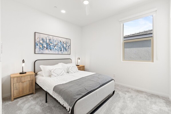 5 Schlafzimmer, Schreibtisch, Reisekinderbett, WLAN