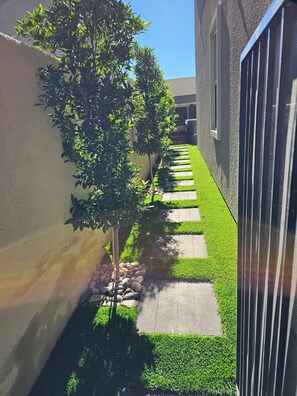 Property grounds - Gated,new 5bed home in Vegas Summerlin (Red Rock Casino area),w/ Hot Tub,BBQ,etc (Las Vegas)