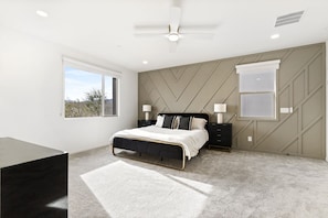 5 makuuhuonetta, työpöytä, vauvan matkasänky, Wi-Fi