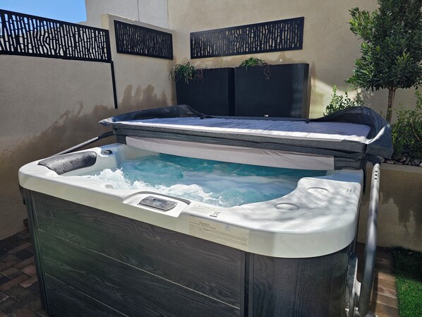 Bain à remous extérieur