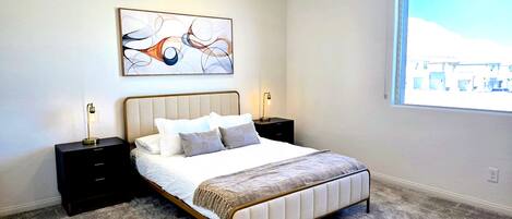 5 soverom, skrivebord, reiseseng for barn og wi-fi