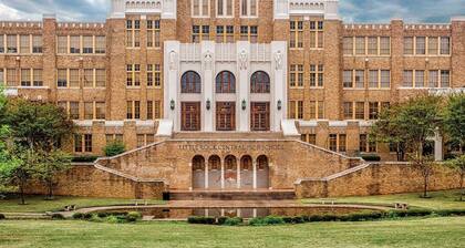 Cozy Bungalow 3bdrm, 2.5ba, Courtyard