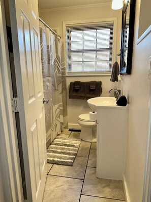 Bruser, hårtørrer, håndklæder, Sæbe