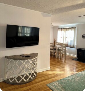 Interior - Cozy Bungalow 3bdrm, 2.5ba, Courtyard (Little Rock)