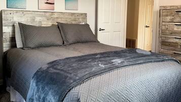 3 bedrooms, desk, iron/ironing board, travel cot