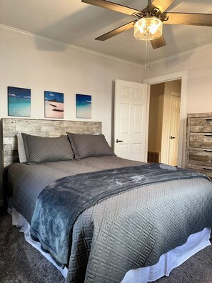 3 bedrooms, desk, iron/ironing board, travel cot - Cozy Bungalow 3bdrm, 2.5ba, Courtyard (Little Rock)