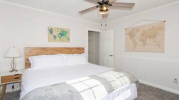 3 chambres, bureau, fer et planche à repasser, lit parapluie