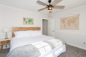 3 soveværelser, skrivebord, strygejern/strygebræt, weekendseng