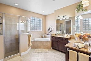 Shower, hair dryer, towels, toilet paper - Intervillas Florida - Villa Soleil Brillant (Cape Coral)