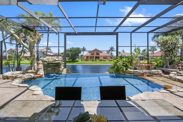 Outdoor pool, a heated pool - Intervillas Florida - Villa Soleil Brilliant (Cape Coral)