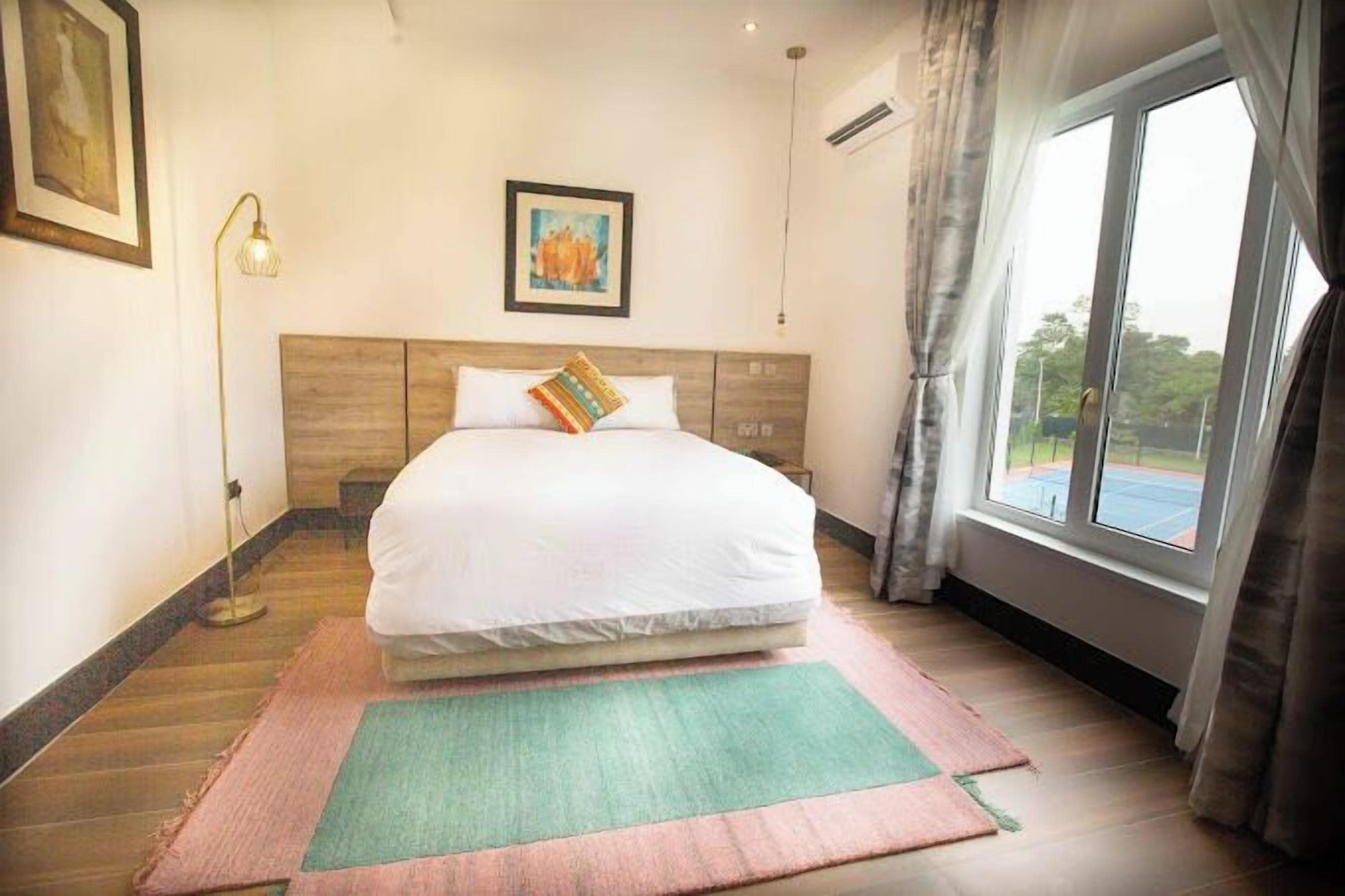 Deluxe kamer, balkon, uitzicht op stad | Een bureau, een laptopwerkplek, gratis wifi