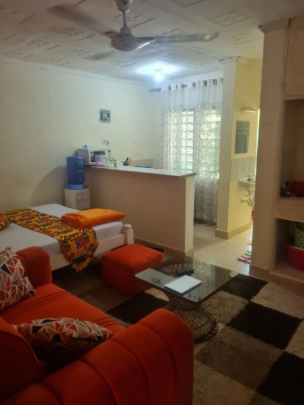 1 bedroom, iron/ironing board, WiFi, bed sheets - Pleasant apartment with WiFi in vibrant Mombasa (Mombasa)