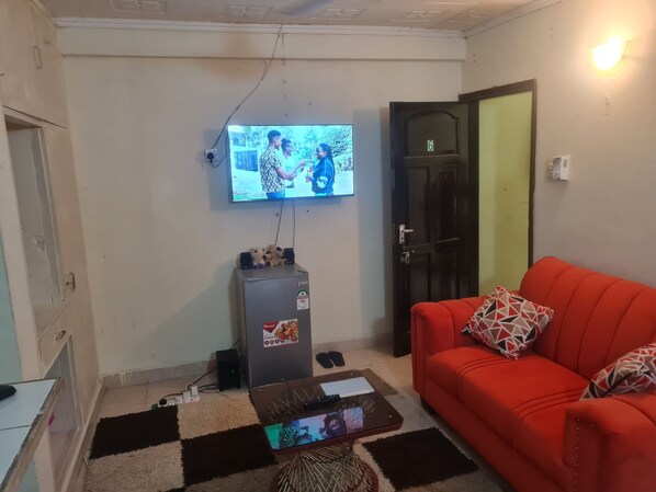 Living area - Pleasant apartment with WiFi in vibrant Mombasa (Mombasa)
