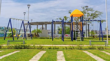 Área de juegos infantiles al aire libre