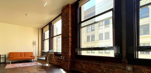 Charming NY-Style Loft in Historic Core + 2 Full Baths