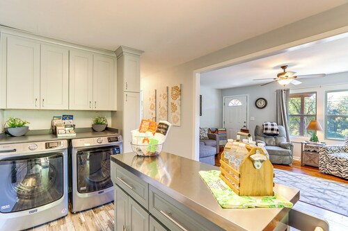< 1 Mi to Dtwn: Pet-Friendly Cabin in Murphy!