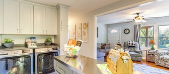 < 1 Mi to Dtwn: Pet-Friendly Cabin in Murphy!