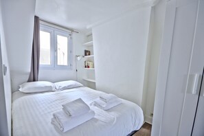 1 chambre, fer et planche à repasser, Wi-Fi gratuit, draps fournis