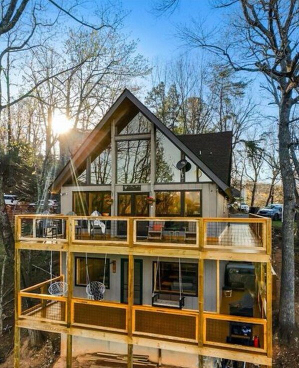 Exterior - Cozy wood cabin w amazing direct mountains views, 5 min from downtown & NPark (Gatlinburg)