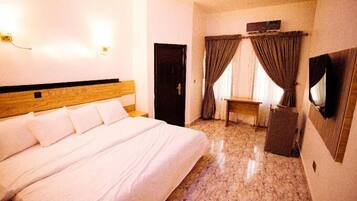 Family Room, Balcony, City View | Desk, laptop workspace, free WiFi