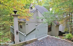 Property grounds - Spectacular Treehouse - Lake, Grill, Firepit + (Basye)