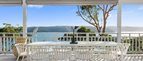 تناول الطعام بالخارج