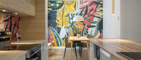 Mikroaaltouuni, uuni, liesi, astianpesukone