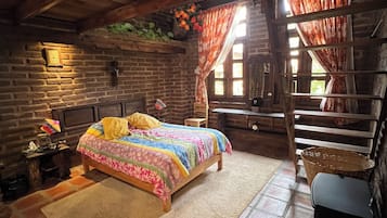 4 quartos, escrivaninha, ferros/tábuas de passar roupa